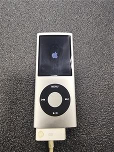APPLE IPOD NANO 8GB W CHARGER **BAD BATTERY** For parts or not